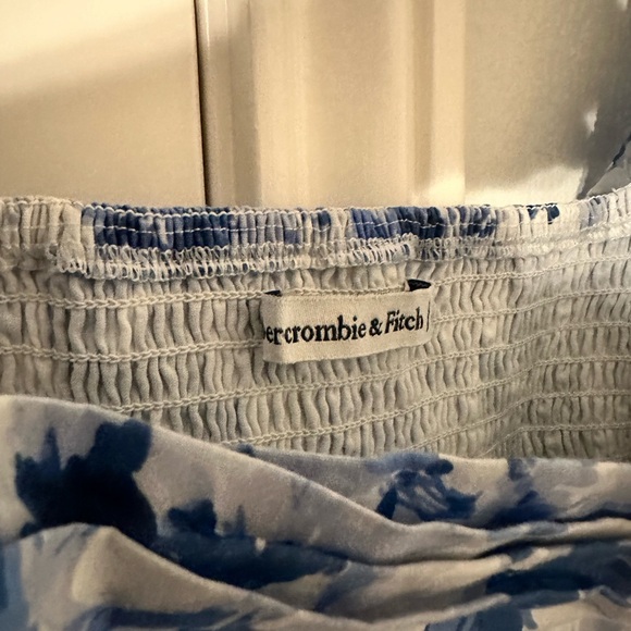 Abercrombie and Fitch Floral Blue and White Midi Dress - Picture 5 of 7